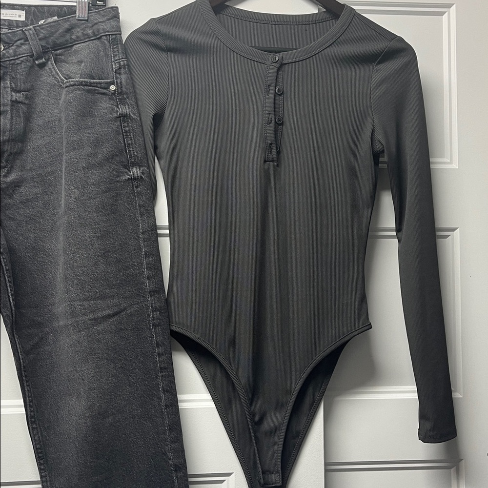 Zara women’s Jeans and FREE TOP - Picture 3 of 16